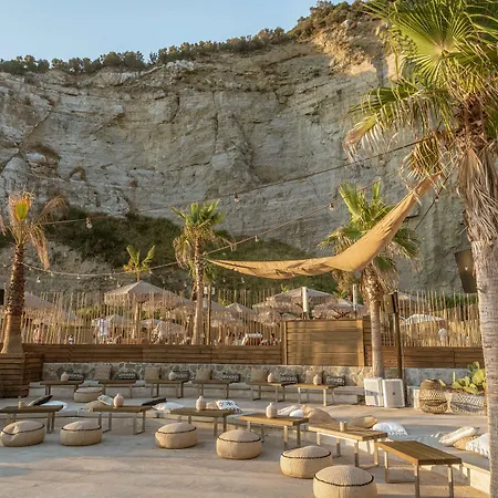 Maya Hotel